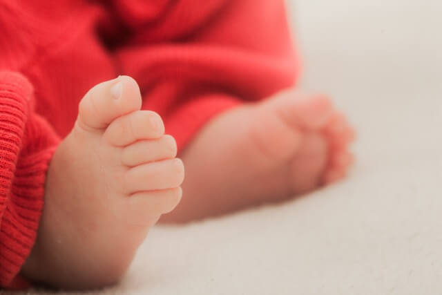 赤ちゃん（男の子）の足